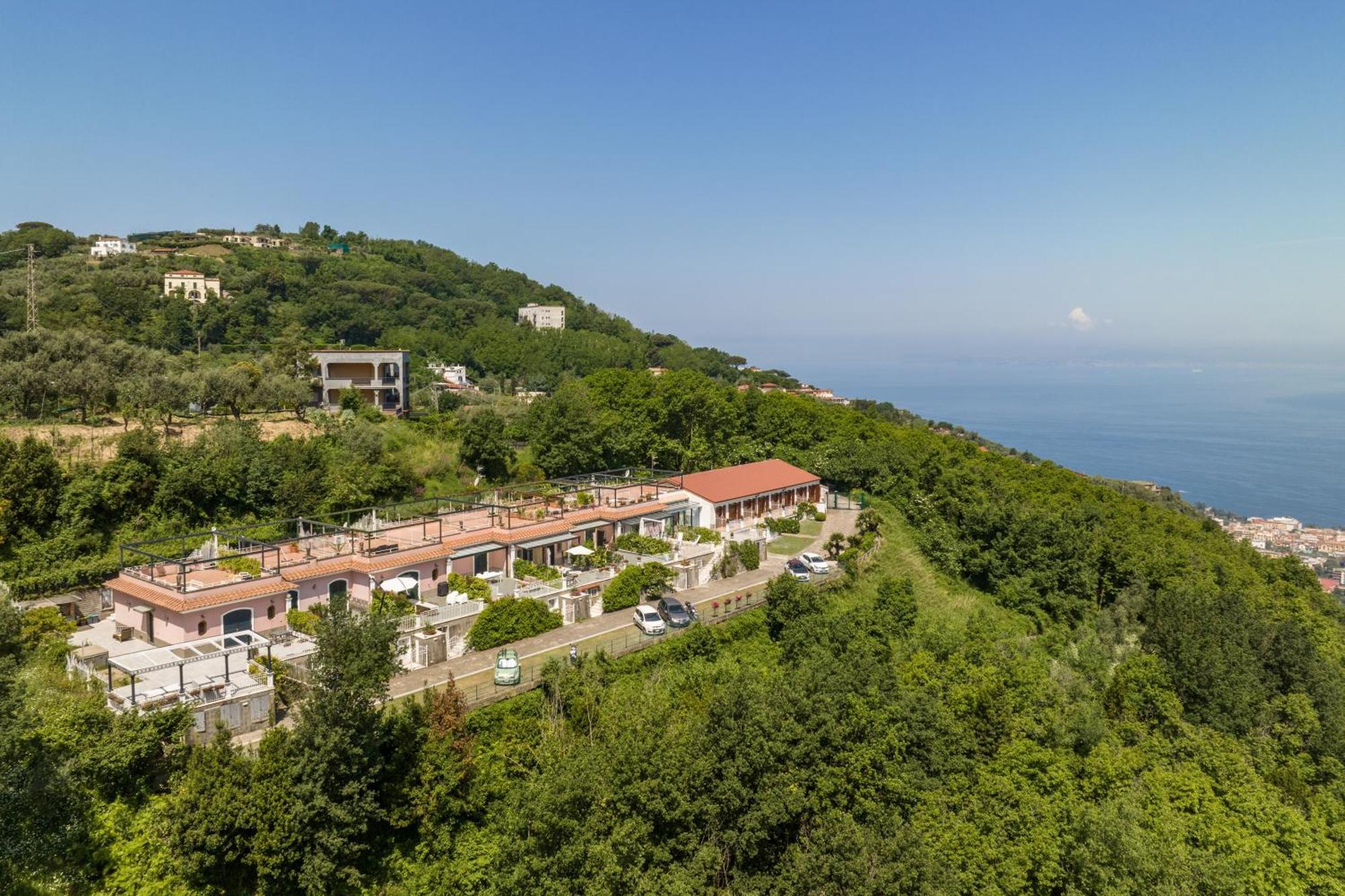 I Monolocali Apartment Sant'Agata sui due Golfi Bagian luar foto